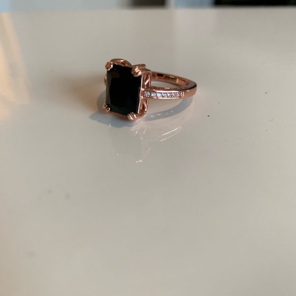 Beautiful ring - Picture 2 of 5